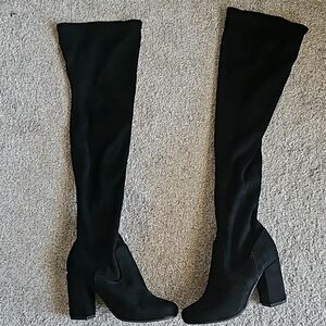 Black boots size 6